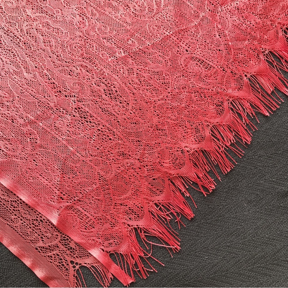 Vintage Coral Pink Lace Fringed Poncho Shawl Scarf Unique - Picture 3 of 5